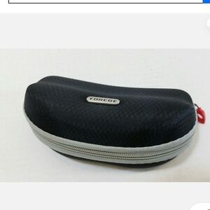 TOREGE Black sunglasses Case hard case with hook for backpack new